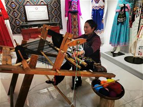 何凤琴：一剪一裁，土家衣饰多斑斓